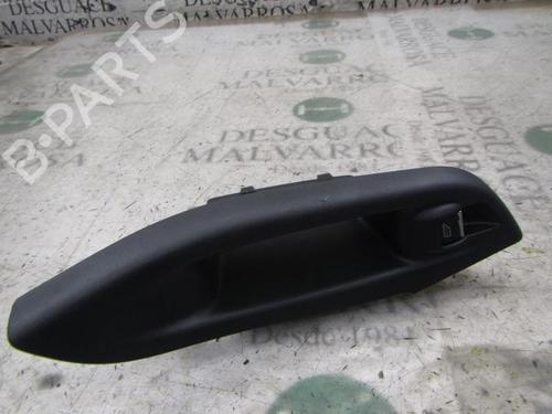 Used Right rear window switch Right rear window switch FORD FOCUS III 1.6 TDCi (115 hp) 3828847 3828847