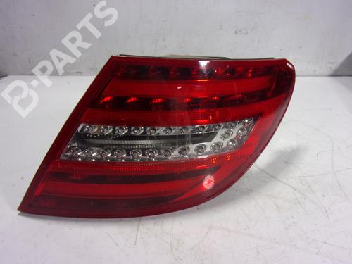 Used Right taillight Right taillight MERCEDES-BENZ C-CLASS (W204) C 200 CDI (204.001) (136 hp) 10519967 10519967
