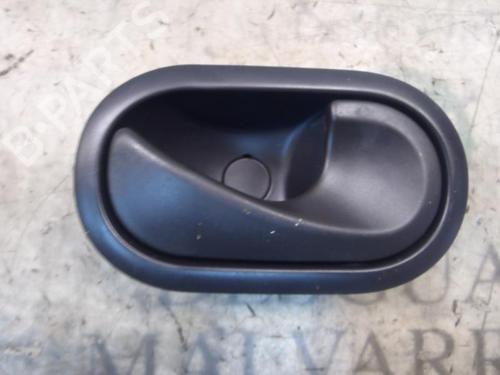 Used Front right interior door handle Front right interior door handle RENAULT TWINGO II (CN0_) 1.2 16V (CN04, CN0B) (75 hp) 3797808 3797808