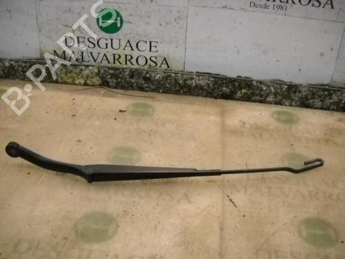 Used Front windshield wiper arm PEUGEOT 307 (3A/C) 2.0 HDi 90 (90 hp) 3752229