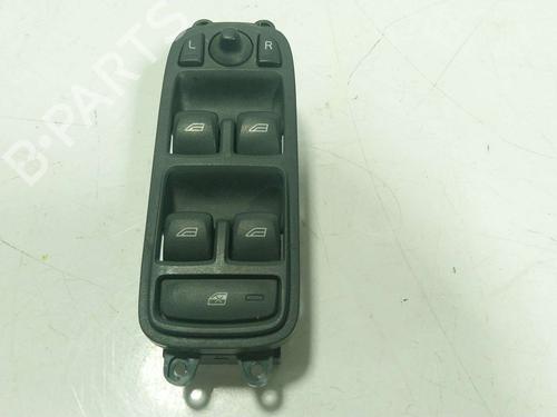 Venstre fortil elrude kontakt Venstre fortil elrude kontakt VOLVO V50 (545) D2 (114 hp) 39808226 39808226