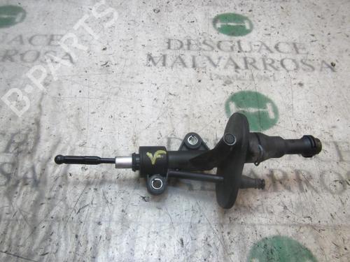 Used Clutch slave cylinder Clutch slave cylinder FIAT GRANDE PUNTO (199_) 1.4 16V (199BXG1B, 199AXG1B) (95 hp) 14277950 14277950