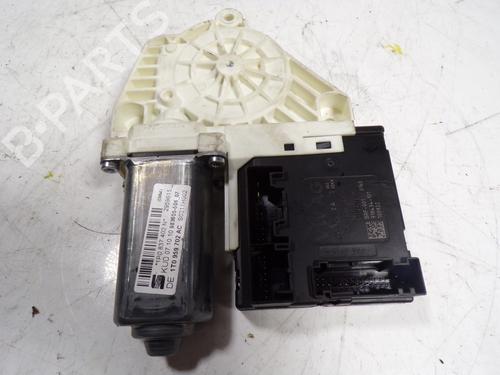Right front window motor SEAT LEON (1P1) 1.6 TDI | BP8373313E20 