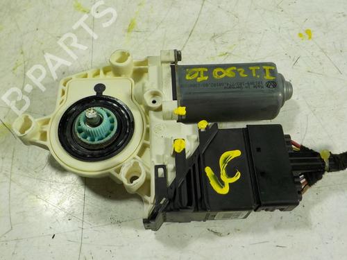 Rudehejsemotor bagstkærm venstre SEAT LEON (1M1) 1.6 16 V (105 hp) 8504109