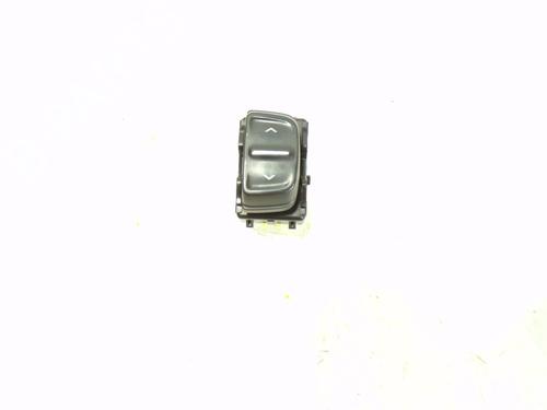Used Left front window switch Left front window switch DACIA SANDERO II TCe 90 (B8M1, B8MA, B8AC) (90 hp) 8416195 8416195