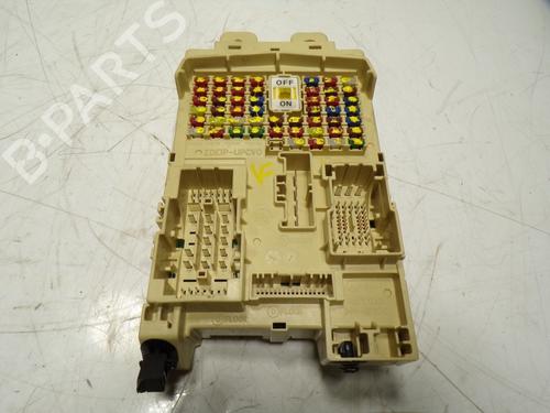Used Fuse box Fuse box 15211835 15211835