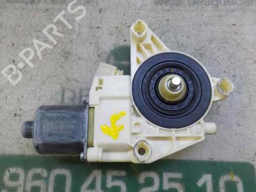 Rudehejsemotor bagstkærm venstre MERCEDES-BENZ C-CLASS (W204) C 220 CDI (204.008) (170 hp) 5937759