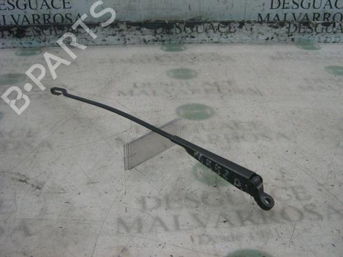 Used Front windshield wiper arm OPEL CORSA B (S93) 1.5 D (F08, F68, M68) (50 hp) 3743777