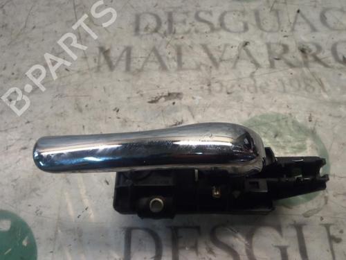 Højre bagtil invendig håndtag Højre bagtil invendig håndtag ALFA ROMEO 166 (936_) 2.4 JTD (936AXC00, 936AXD01) (175 hp) 4015596 4015596