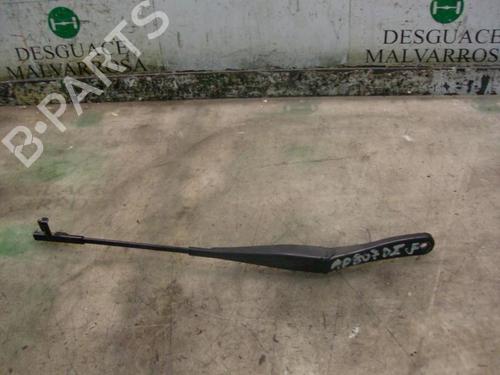 Used Front windshield wiper arm OPEL ASTRA H (A04) 1.6 (L48) (105 hp) 3784063