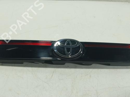 Used Tailgate handle TOYOTA YARIS CROSS (MXP_) 1.5 Hybrid (MXPJ11) (131 hp) 32210586