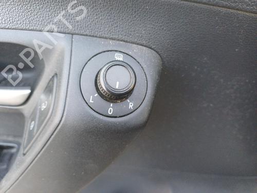 Left headlight VW POLO V (6R1, 6C1) 1.4 TDI | BP32439842C28 