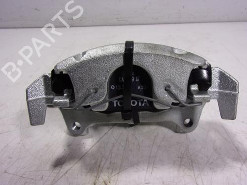 Højre bremsekaliber foran TOYOTA YARIS (_P21_, _PA1_, _PH1_) 1.5 Hybrid (MXPH11) (92 hp) 16782924