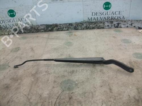 Used Front windshield wiper arm FORD FIESTA V (JH_, JD_) 1.4 TDCi (68 hp) 3745865
