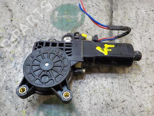 Used Left front window motor Left front window motor HYUNDAI H-1 / STAREX Bus (A1) 2.5 TCi (101 hp) 3855144 3855144