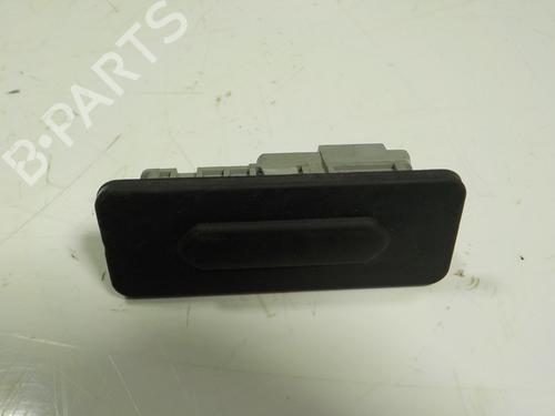 Used Tailgate handle Tailgate handle RENAULT MEGANE IV Hatchback (B9A/M/N_) 1.2 TCe 130 (B9MR) (130 hp) 11189804 11189804