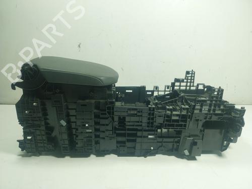 Used Armrest / Center console Armrest / Center console LAND ROVER RANGE ROVER SPORT II (L494) 3.0 TDV6 4x4 (258 hp) 19264007 19264007