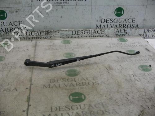 Used Front windshield wiper arm KIA CARENS II MPV (FJ) 2.0 CRDi (113 hp) 3737402