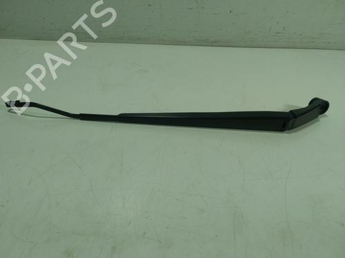Used Front windshield wiper arm TOYOTA YARIS CROSS (MXP_) 1.5 Hybrid (131 hp) 20306726