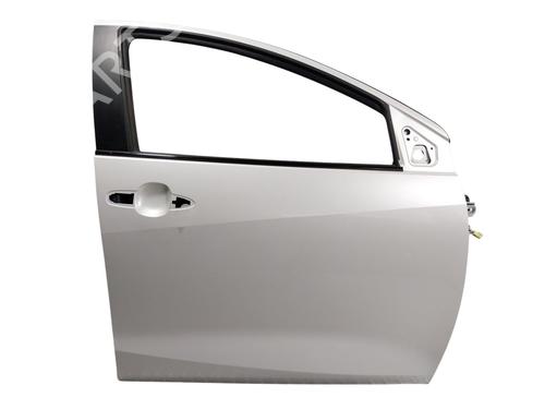 Used Right front door TOYOTA YARIS (_P21_, _PA1_, _PH1_) 1.5 Hybrid (MXPH10, MXPH11) (116 hp) 31608367