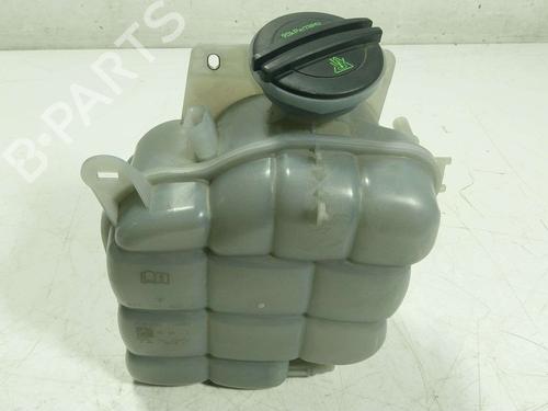 expansion-tank-porsche-taycan-y1a-2019-38568407 main image