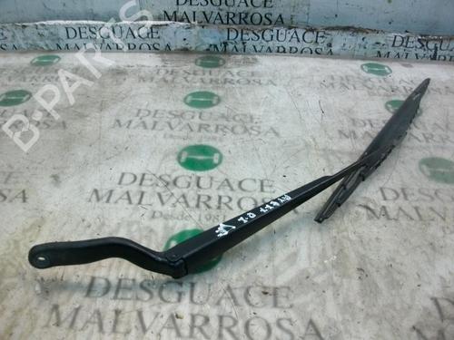 Used Front windshield wiper arm FORD FIESTA V (JH_, JD_) 1.4 TDCi (68 hp) 3784805