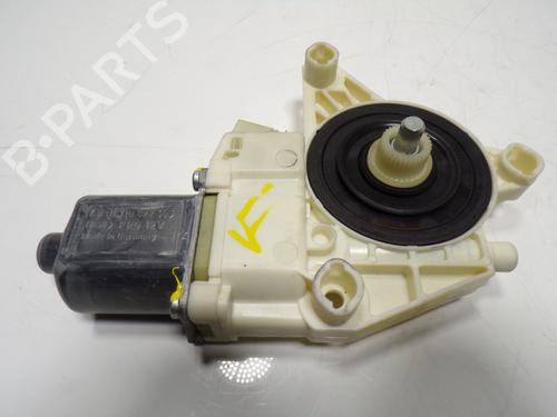 Used Left rear window motor Left rear window motor MERCEDES-BENZ E-CLASS (W212) E 220 CDI / BlueTEC (212.001, 212.002) (170 hp) 13230939 13230939