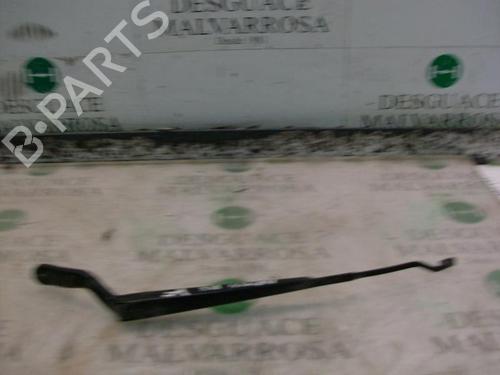 Used Front windshield wiper arm FORD FIESTA V (JH_, JD_) 1.4 TDCi (68 hp) 3739114