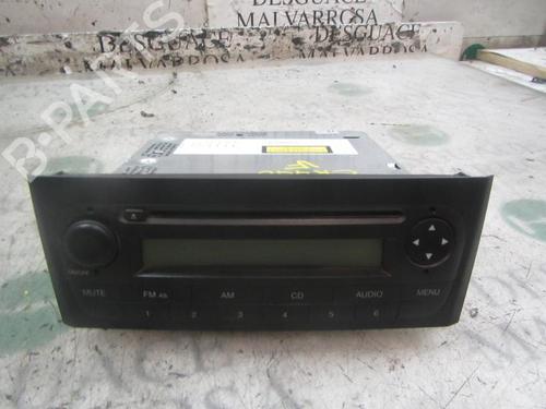Used Radio Radio FIAT GRANDE PUNTO (199_) 1.4 (199AXB11, 199AXB1A, 199BXB1A, 199AXL1A) (77 hp) 3823821 3823821