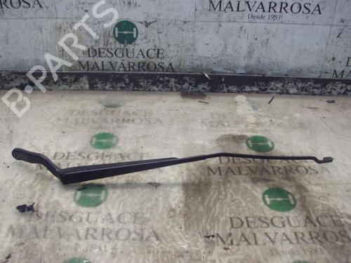 Used Front windshield wiper arm FORD FIESTA V (JH_, JD_) 1.4 16V (80 hp) 3746196