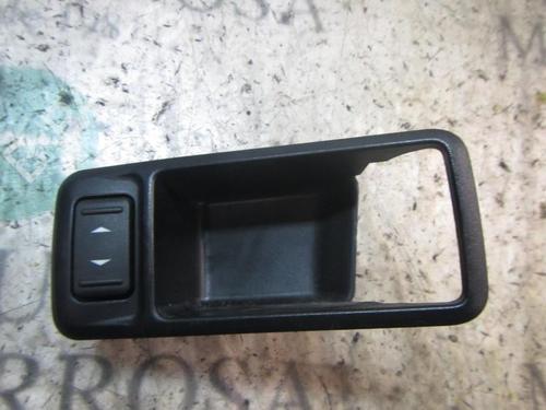 Used Right front window switch Right front window switch FORD FOCUS II (DA_, HCP, DP) 1.6 TDCi (109 hp) 3835353 3835353