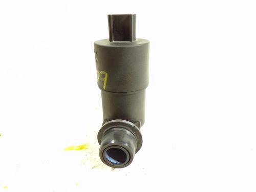 Used Washer pump TOYOTA YARIS (_P13_) 1.3 (NSP130_, NSP130) (99 hp) 14286083