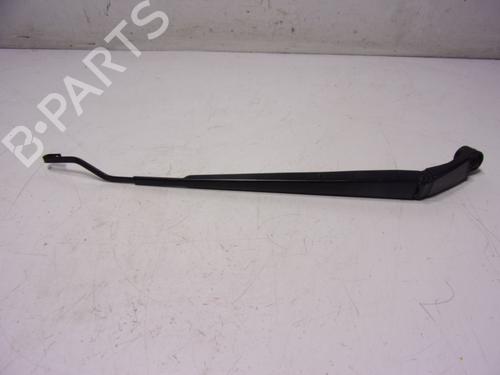 Used Front windshield wiper arm TOYOTA YARIS (_P21_, _PA1_, _PH1_) 1.5 Hybrid (MXPH11) (92 hp) 15887581