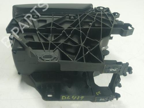 Used Armrest / Center console Armrest / Center console SEAT LEON Sportstourer (KL8, KLD) 1.5 eTSI (150 hp) 26016689 26016689