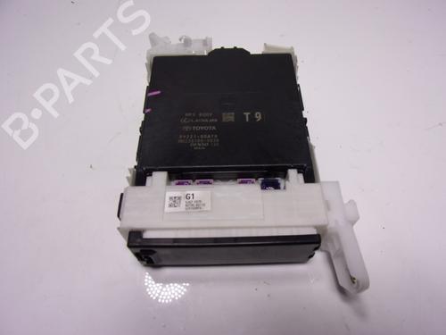 Used Fuse box Fuse box TOYOTA YARIS (_P21_, _PA1_, _PH1_) [2020-2026] 15839576 15839576