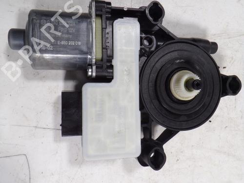Used Right rear window motor Right rear window motor SKODA OCTAVIA III Combi (5E5, 5E6) 2.0 TDI (150 hp) 7314689 7314689