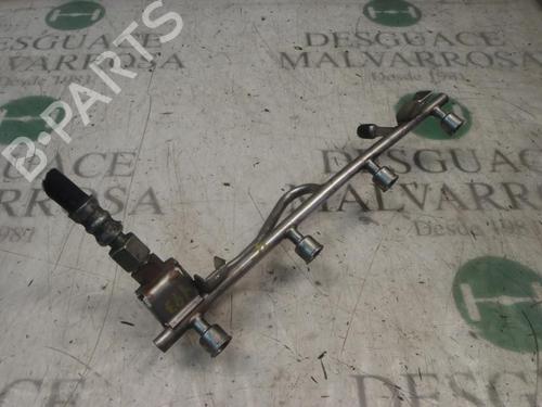Used Injection rail OPEL ZAFIRA A MPV (T98) 1.8 16V (F75) (116 hp) 3811860