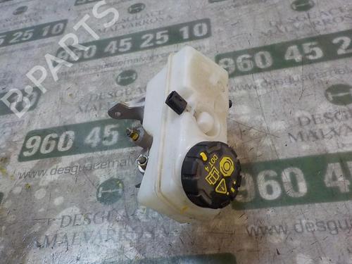 Used Brake master cylinder DACIA SANDERO II 1.5 dCi 75 / Blue dCi 75 (B8JW, B8M4, B8AH, B8M7, B8M6) (75 hp) 3864019