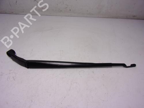 Used Front windshield wiper arm TOYOTA COROLLA Hatchback (_E21_, _EA1_, _EH1_) [2018-2025]  15907379
