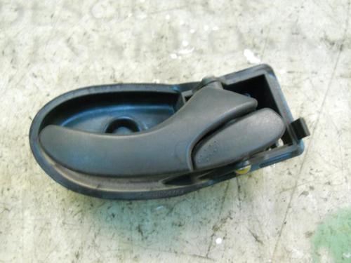 Maniglia interna anteriore destra FORD FOCUS I (DAW, DBW) 1.8 Turbo DI / TDDi (90 hp) 3780909
