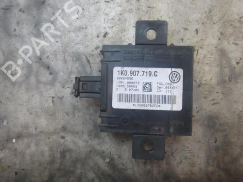Used Electronic module Electronic module VW GOLF V (1K1) 2.0 TDI 16V (140 hp) 3832652 3832652