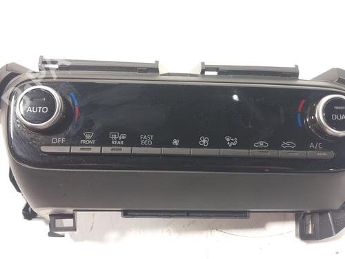 Comando chauffage TOYOTA YARIS (_P21_, _PA1_, _PH1_) 1.5 Hybrid (MXPH10, MXPH11) (116 hp) 31124131