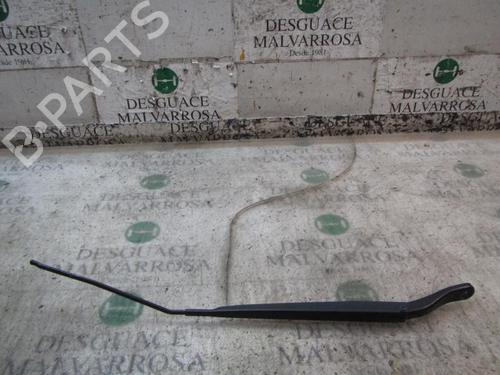 Used Front windshield wiper arm Front windshield wiper arm 3834497 3834497