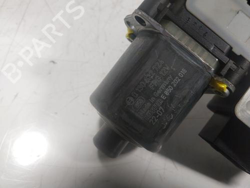 Rudehejsemotor bagstkærm højre SEAT ATECA (KH7, KHP) 1.5 TSI | BP17164367E22