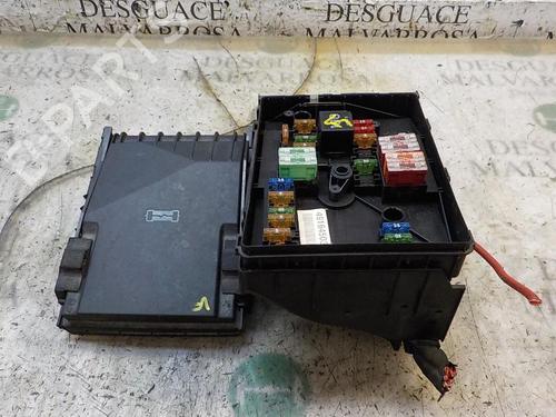 Used Fuse box Fuse box VW GOLF V (1K1) 1.9 TDI (105 hp) 3853305 3853305