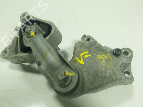Used Engine mount MERCEDES-BENZ CLA Shooting Brake (X117) CLA 200 CDI / d (117.908) (136 hp) 24738090