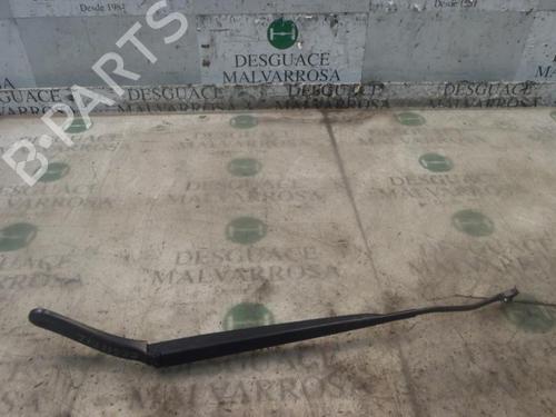 Used Front windshield wiper arm RENAULT SCÉNIC II (JM0/1_) 1.9 dCi (JM0G, JM12, JM1G, JM2C) (120 hp) 3815368