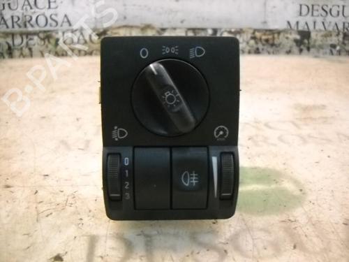 Used Headlight switch Headlight switch OPEL CORSA C (X01) 1.2 (F08, F68) (75 hp) 3763896 3763896