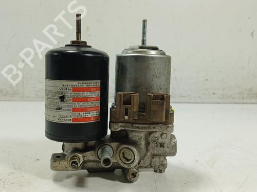 Used Brake master cylinder Brake master cylinder TOYOTA YARIS (_P13_) 1.5 Hybrid (NHP130_, NHP130) (101 hp) 36433566 36433566
