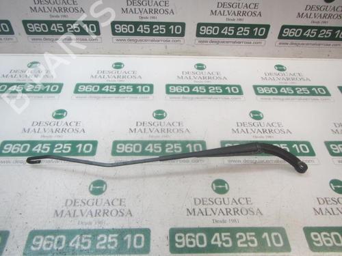 Used Front windshield wiper arm Front windshield wiper arm DACIA DOKKER Box Body/MPV 1.5 dCi (FEAJ) (90 hp) 3880486 3880486